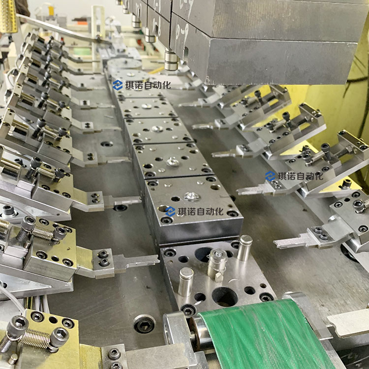 沖壓機(jī)械手 沖壓機(jī)械手